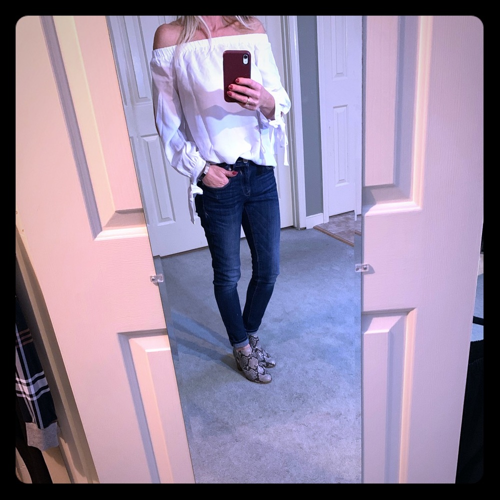 White off-shoulder split sleeve blouse w/bow cuffs